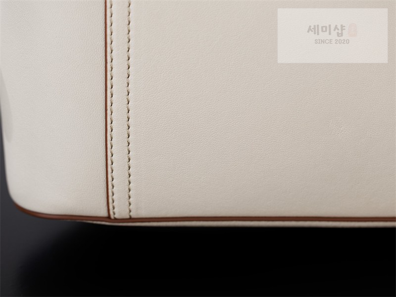 Miu Miu 미우미우 비방 나파 레더 백 5BB199 화이트 Bag 16번 이미지