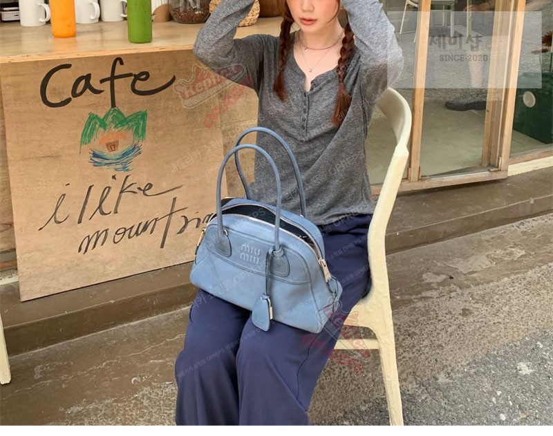 Miu Miu 미우미우 비방 스몰 나파 레더 백 5BB200 아스트랄 블루 Bag 2번 이미지