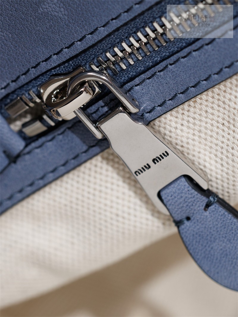 Miu Miu 미우미우 비방 스몰 나파 레더 백 5BB200 아스트랄 블루 Bag 24번 이미지