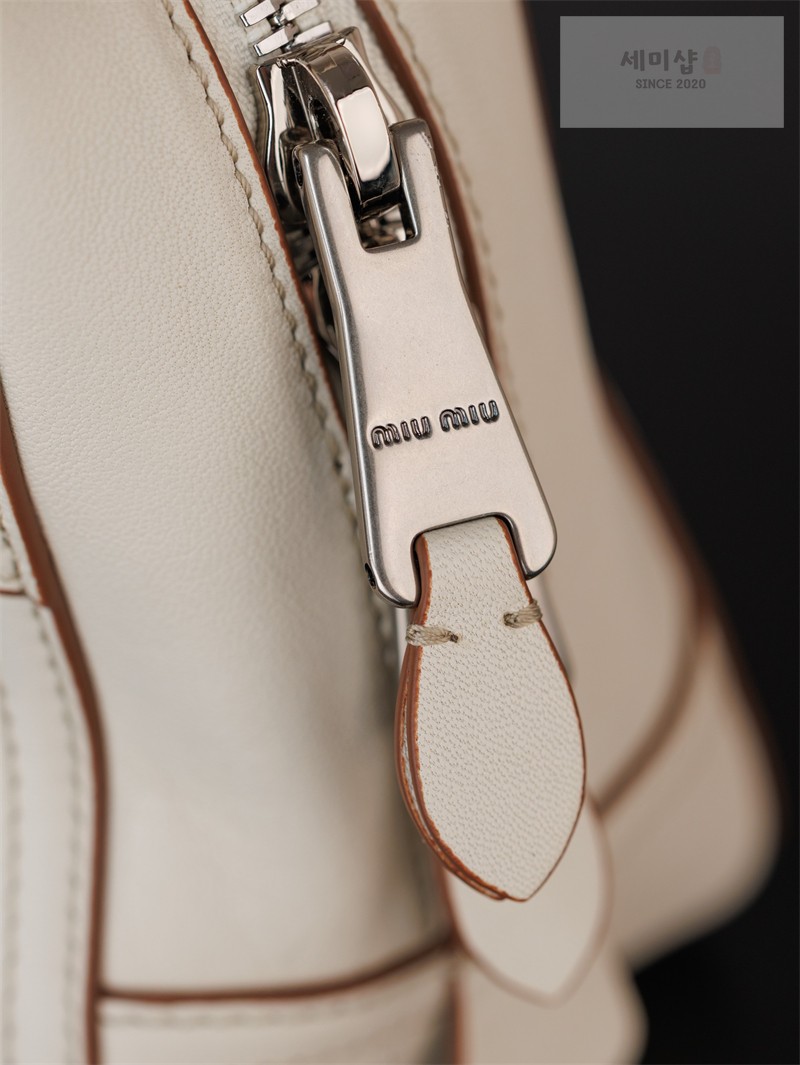 Miu Miu 미우미우 비방 스몰 나파 레더 백 5BB200 화이트 Bag 18번 이미지