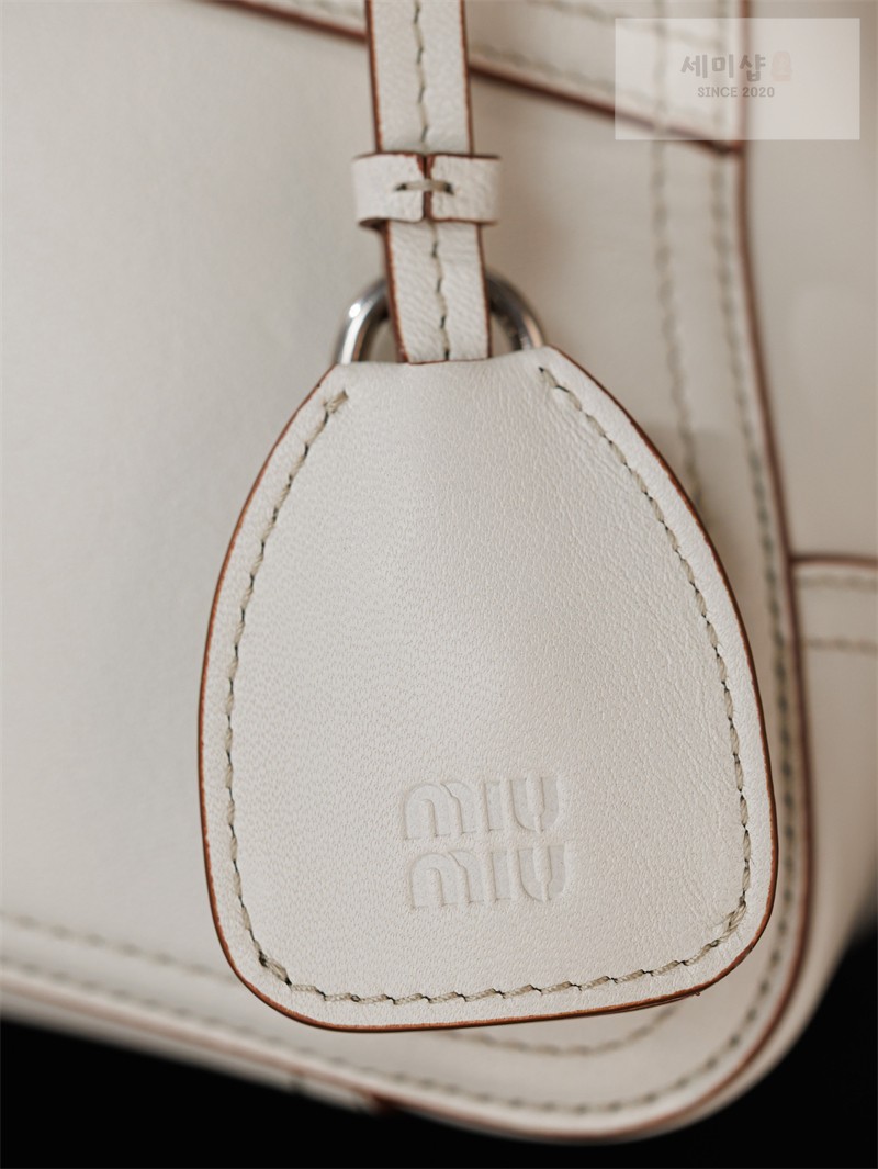 Miu Miu 미우미우 비방 스몰 나파 레더 백 5BB200 화이트 Bag 20번 이미지