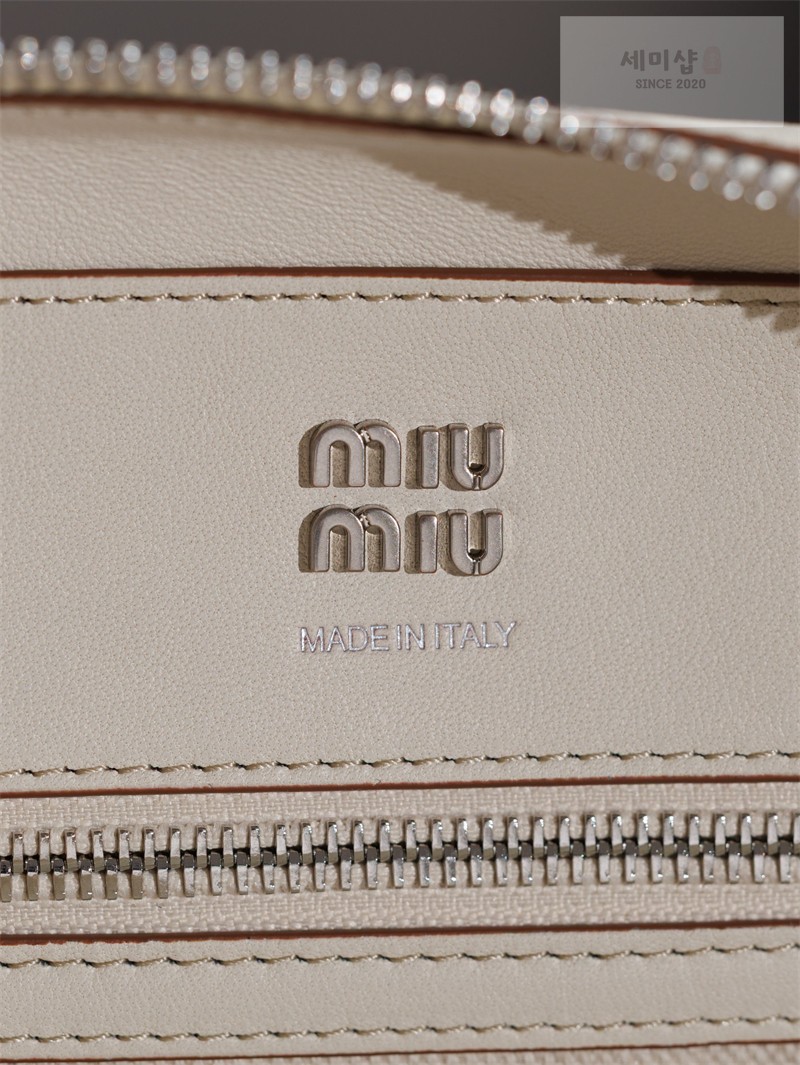 Miu Miu 미우미우 비방 스몰 나파 레더 백 5BB200 화이트 Bag 23번 이미지