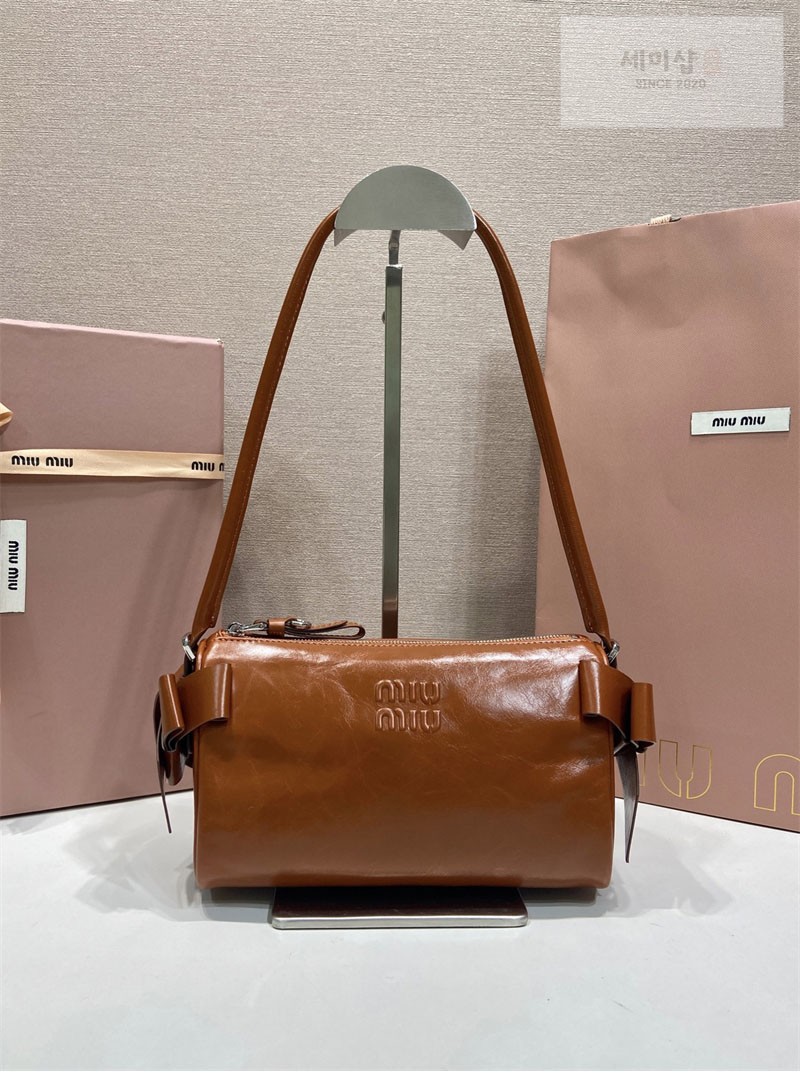 Miu Miu 미우미우 샤이니 레더 파우치 5NE029 꼬냑 (브라운) Bag 3번 이미지