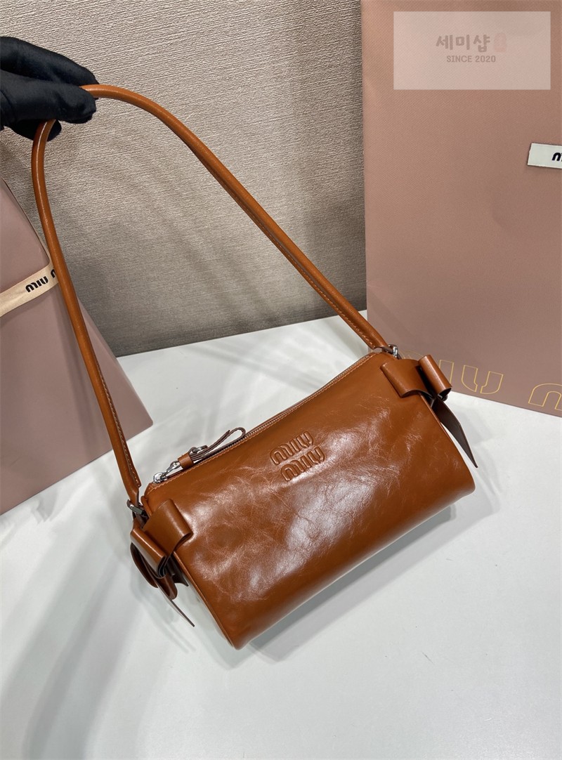 Miu Miu 미우미우 샤이니 레더 파우치 5NE029 꼬냑 (브라운) Bag 5번 이미지