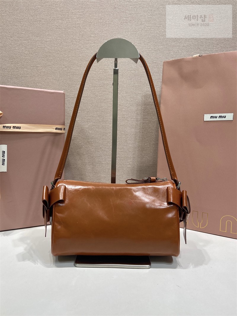 Miu Miu 미우미우 샤이니 레더 파우치 5NE029 꼬냑 (브라운) Bag 6번 이미지