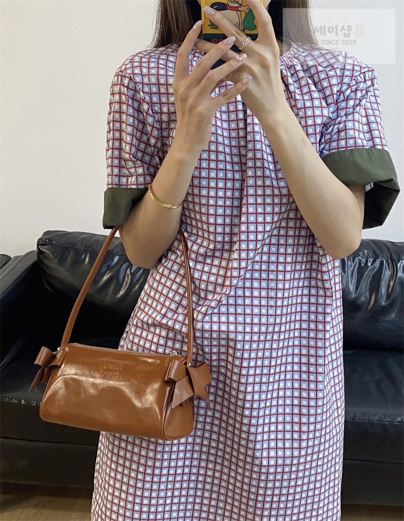 Miu Miu 미우미우 샤이니 레더 파우치 5NE029 꼬냑 (브라운) Bag 12번 이미지