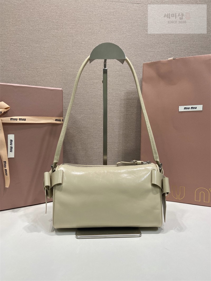 Miu Miu 미우미우 샤이니 레더 파우치 5NE029 꼬냑 (브라운) Bag 16번 이미지