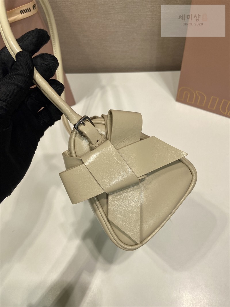 Miu Miu 미우미우 샤이니 레더 파우치 5NE029 꼬냑 (브라운) Bag 17번 이미지