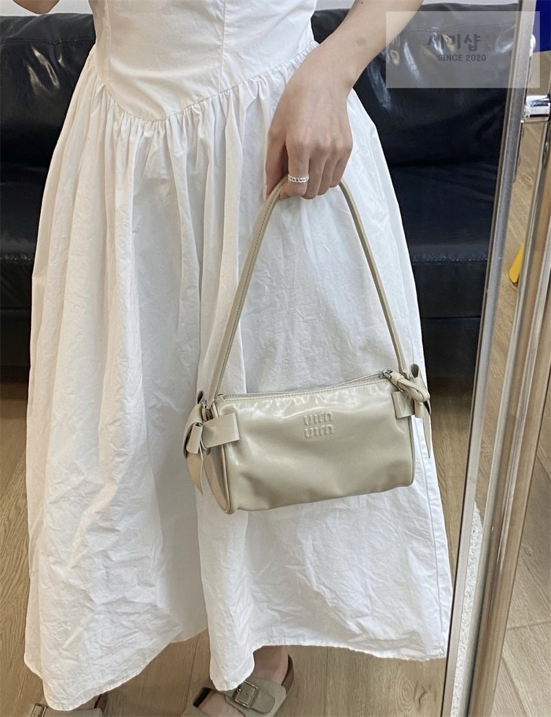 Miu Miu 미우미우 샤이니 레더 파우치 5NE029 꼬냑 (브라운) Bag 22번 이미지