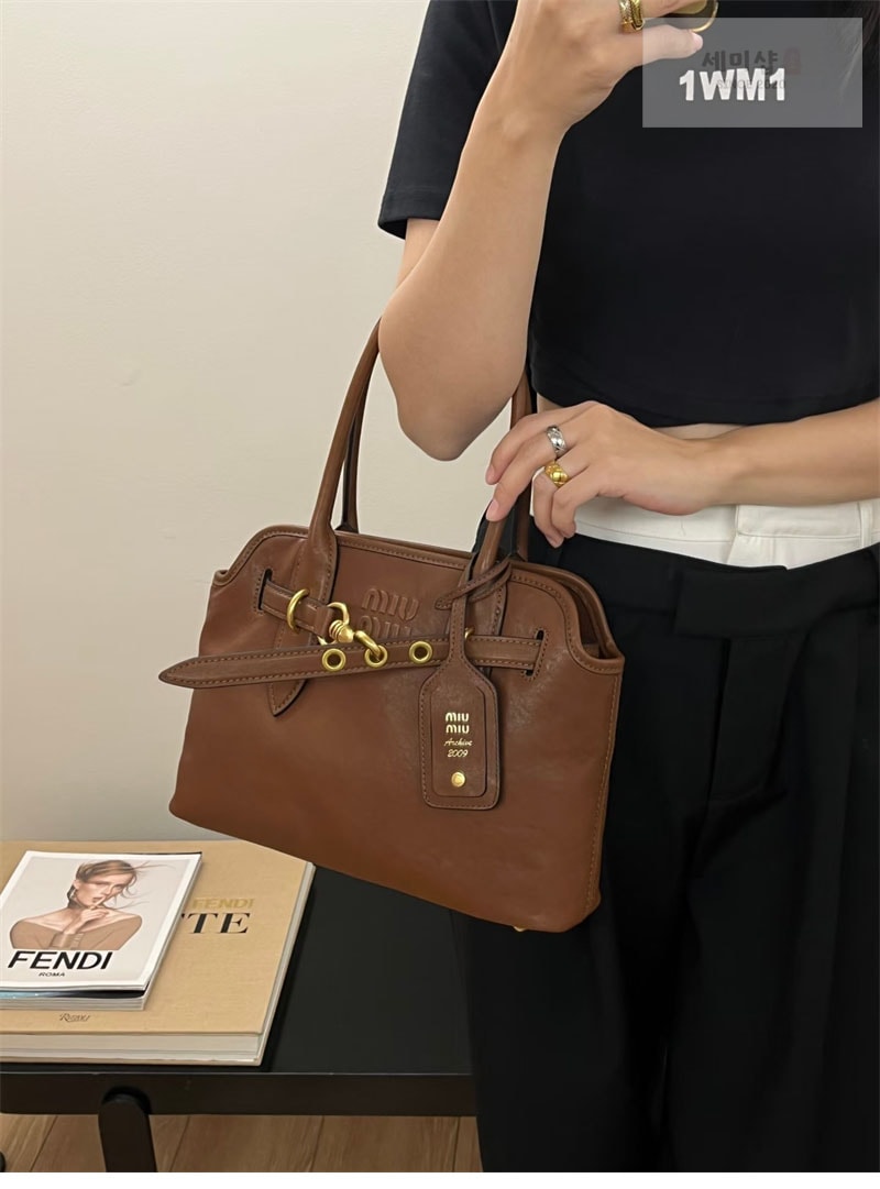 미우미우 미우미우 아방뛰르 나파 가죽 백 5BA292 Bag 4번 이미지