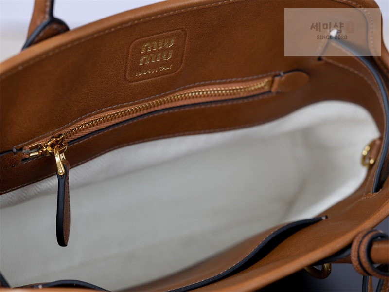미우미우 미우미우 아방뛰르 나파 가죽 백 5BA292 Bag 18번 이미지
