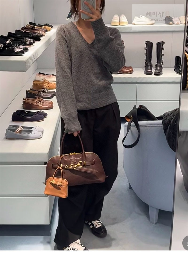Miu Miu 미우미우 아방뛰르 나파 레더 탑핸들 백 5BB169 오크 Bag 2번 이미지