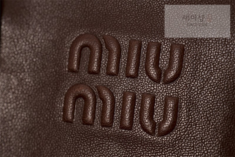 Miu Miu 미우미우 아방뛰르 나파 레더 탑핸들 백 5BB169 오크 Bag 15번 이미지