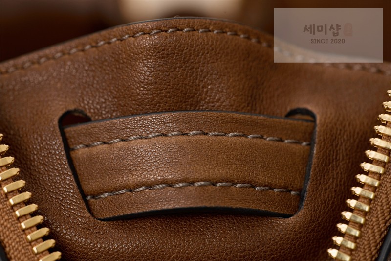 Miu Miu 미우미우 아방뛰르 나파 레더 탑 핸들 백 5BB169 꼬냑 Bag 19번 이미지