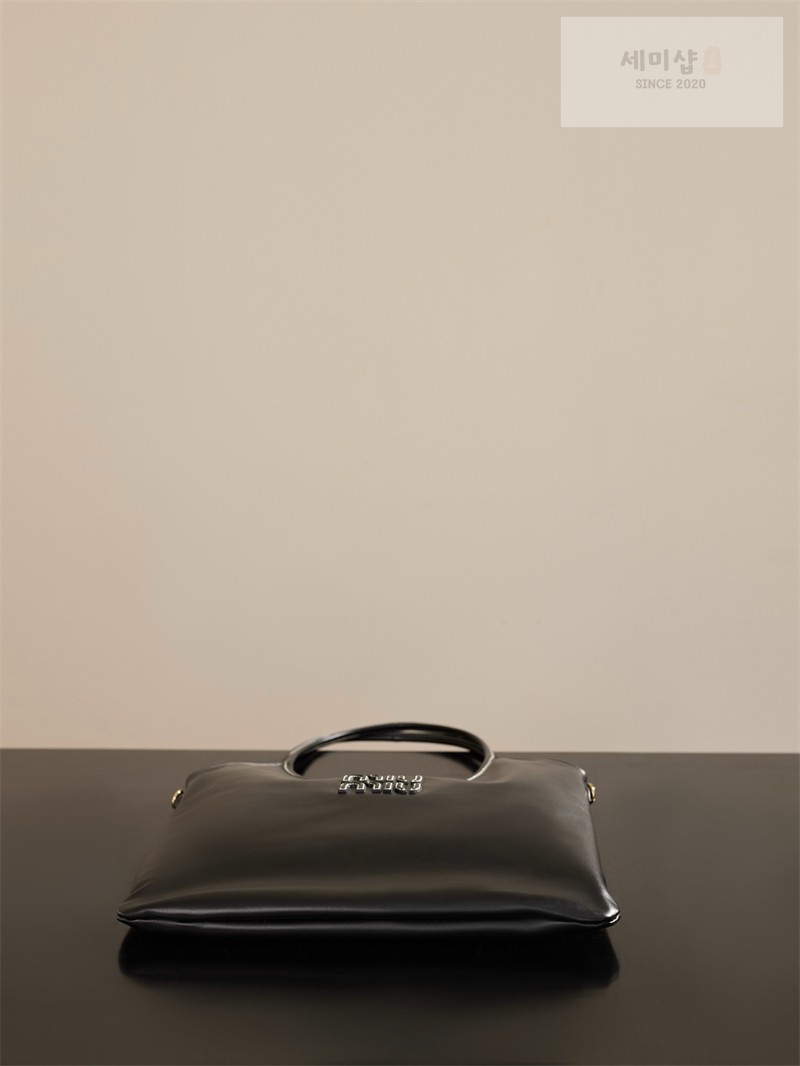 Miu Miu 미우미우 아이비 레더 백 5BQ231 블랙 Bag 11번 이미지