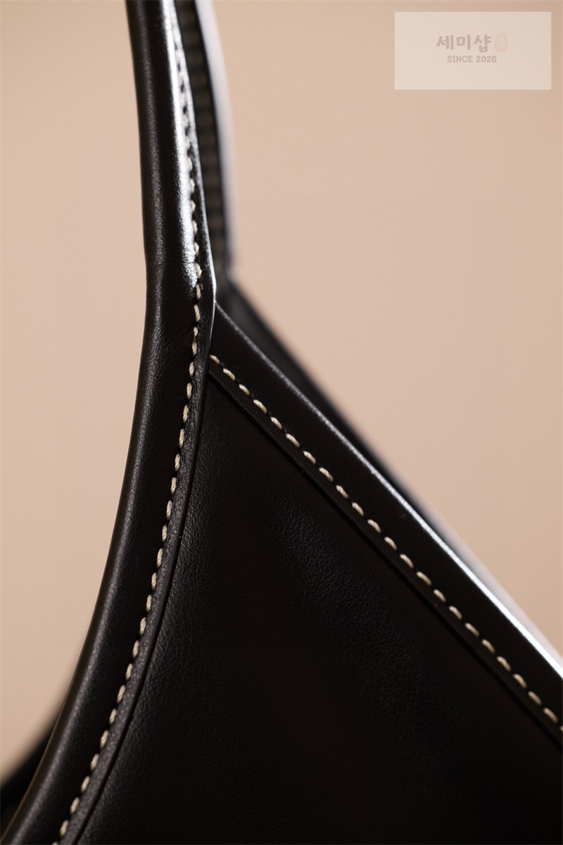 Miu Miu 미우미우 아이비 레더 백 5BQ231 블랙 Bag 16번 이미지