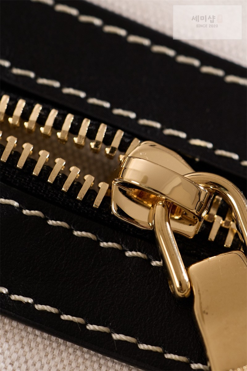 Miu Miu 미우미우 아이비 레더 백 5BQ231 블랙 Bag 22번 이미지