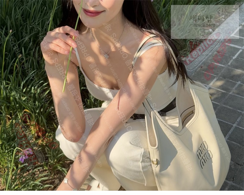 Miu Miu 미우미우 아이비 레더 백 5BQ231 화이트 Bag 3번 이미지