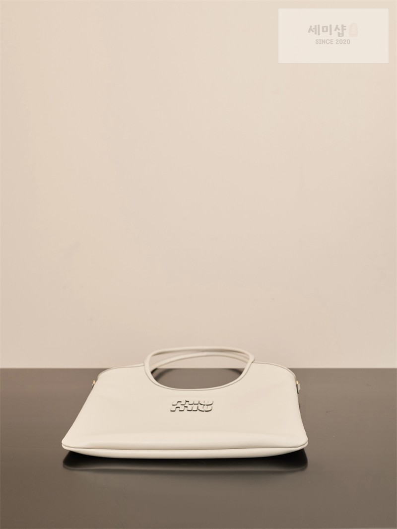 Miu Miu 미우미우 아이비 레더 백 5BQ231 화이트 Bag 11번 이미지