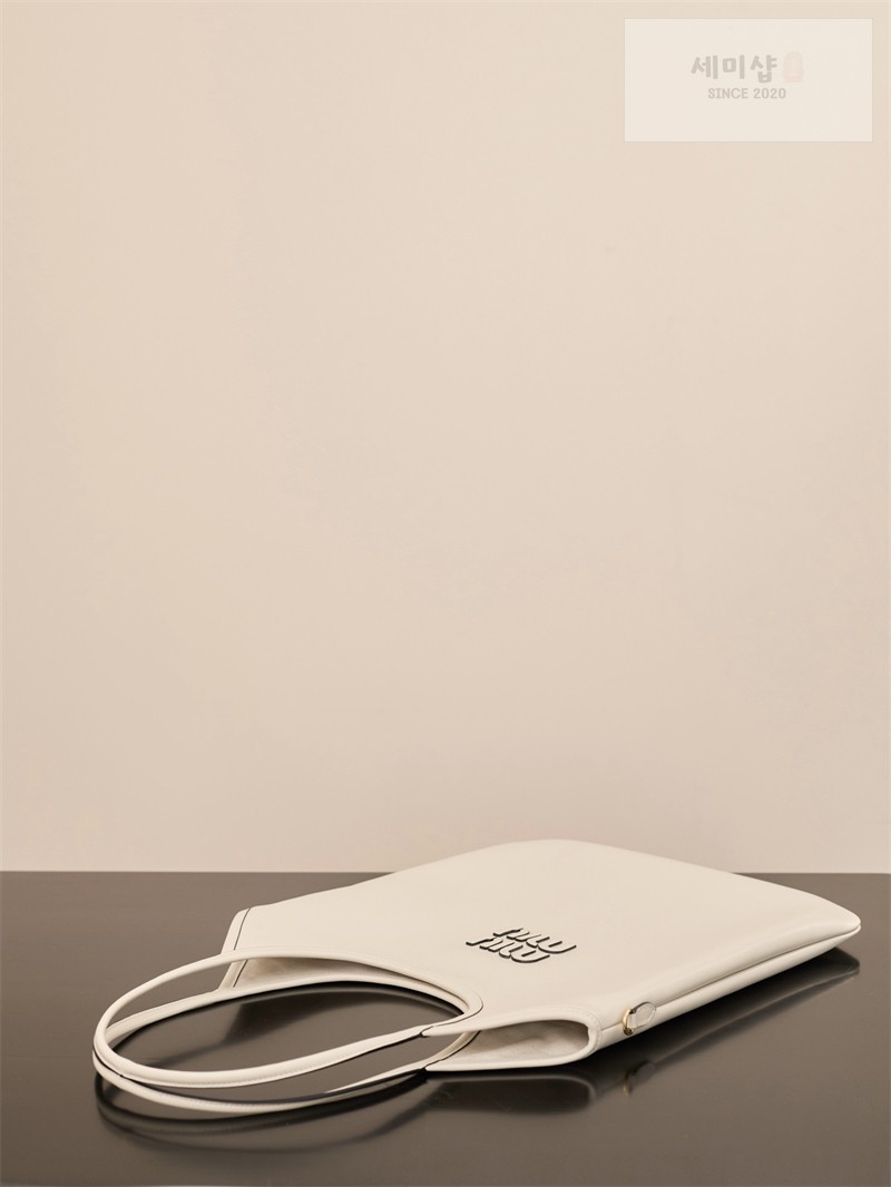 Miu Miu 미우미우 아이비 레더 백 5BQ231 화이트 Bag 12번 이미지