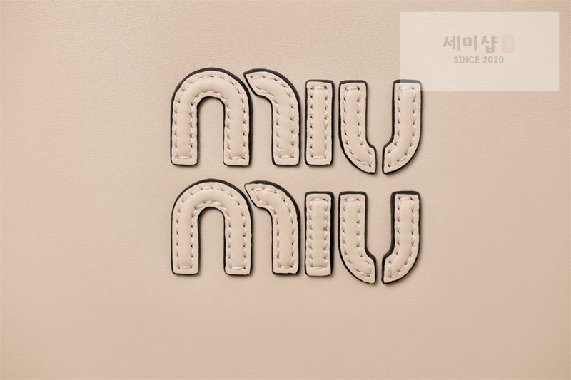Miu Miu 미우미우 아이비 레더 백 5BQ231 화이트 Bag 17번 이미지