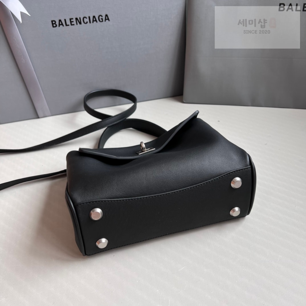 발렌시아가 발렌시아가 미니 로데오 블랙 Bag 7번 이미지