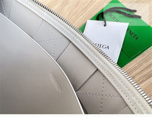 Bottega Veneta 보테가베네타 그레인 인트레치오 위빙 파우치 Bag 8번 이미지