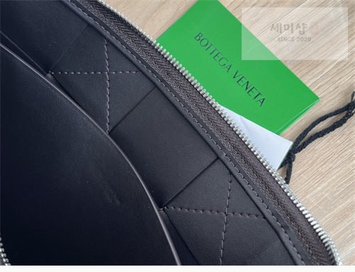 Bottega Veneta 보테가베네타 그레인 인트레치오 위빙 파우치 Bag 20번 이미지
