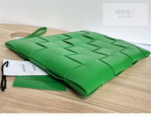 Bottega Veneta 보테가베네타 그레인 인트레치오 위빙 파우치 Bag 32번 이미지