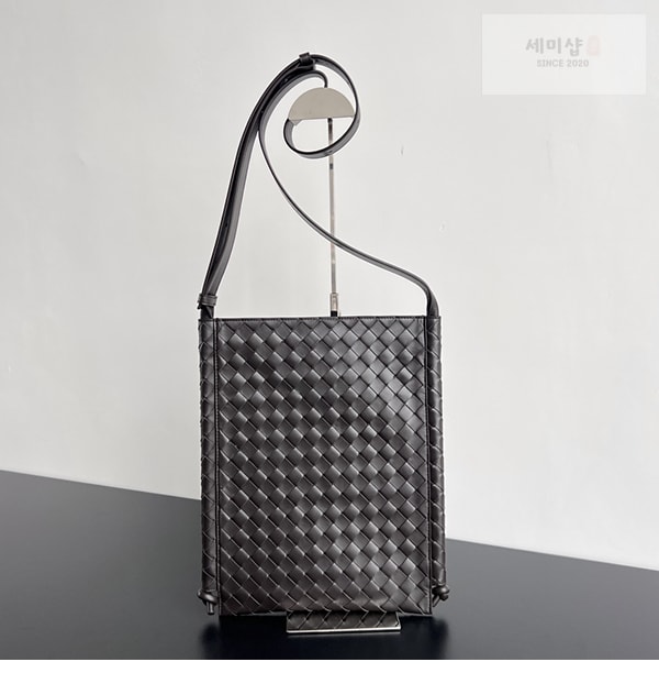 Bottega Veneta 보테가베네타 라지 플랫 루프 백“ 2 COLOR ” 블랙 Bag 15번 이미지