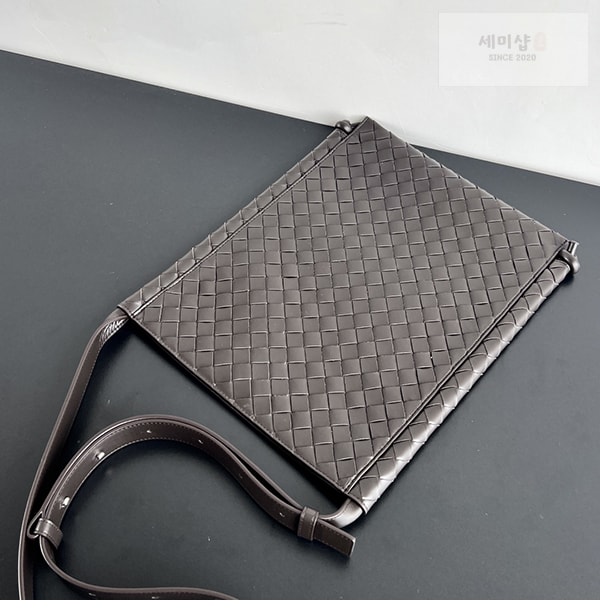 Bottega Veneta 보테가베네타 라지 플랫 루프 백“ 2 COLOR ” 블랙 Bag 9번 이미지
