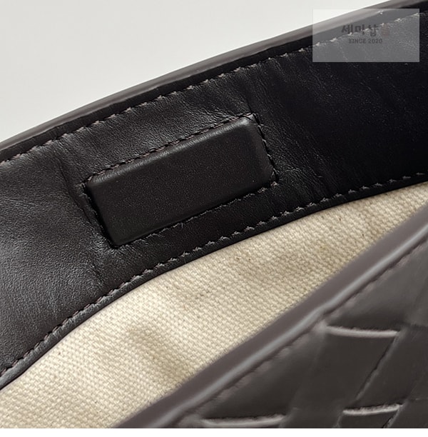 Bottega Veneta 보테가베네타 라지 플랫 루프 백“ 2 COLOR ” 블랙 Bag 10번 이미지