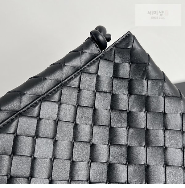 Bottega Veneta 보테가베네타 라지 플랫 루프 백“ 2 COLOR ” 블랙 Bag 19번 이미지