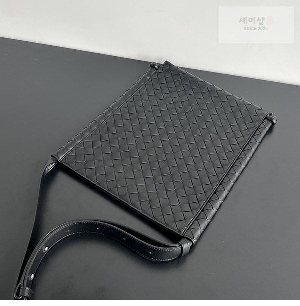 Bottega Veneta 보테가베네타 라지 플랫 루프 백“ 2 COLOR ” 블랙 Bag 12번 이미지