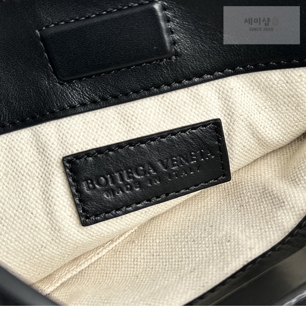 Bottega Veneta 보테가베네타 라지 플랫 루프 백“ 2 COLOR ” 블랙 Bag 21번 이미지