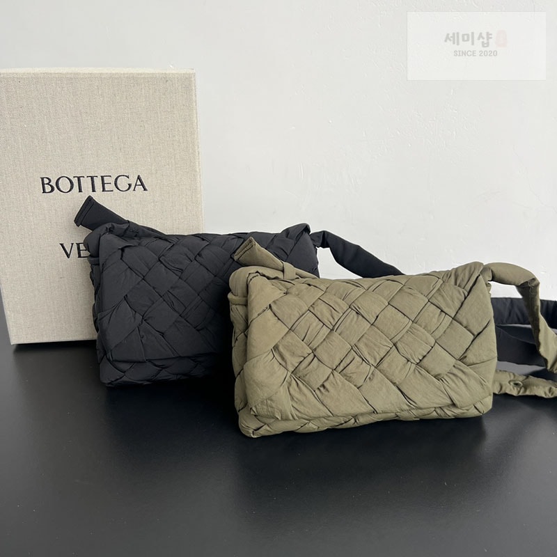 Bottega Veneta 보테가베네타 럼플 메신저백 “ 2 COLOR ” 블랙 Bag 1번 이미지