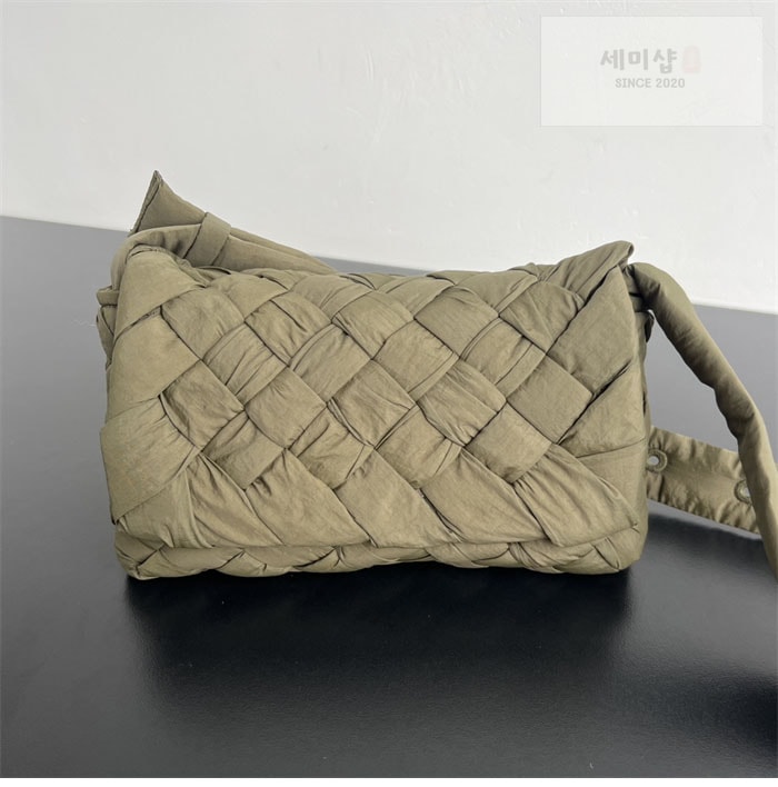 Bottega Veneta 보테가베네타 럼플 메신저백 “ 2 COLOR ” 블랙 Bag 15번 이미지