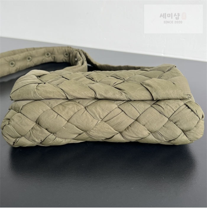 Bottega Veneta 보테가베네타 럼플 메신저백 “ 2 COLOR ” 블랙 Bag 3번 이미지
