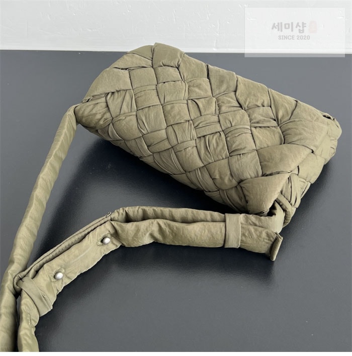 Bottega Veneta 보테가베네타 럼플 메신저백 “ 2 COLOR ” 블랙 Bag 10번 이미지