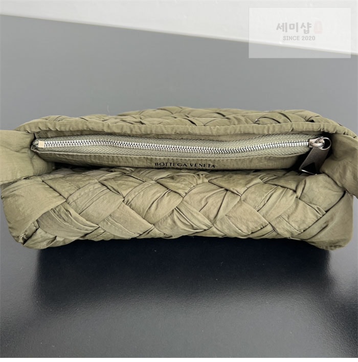 Bottega Veneta 보테가베네타 럼플 메신저백 “ 2 COLOR ” 블랙 Bag 11번 이미지