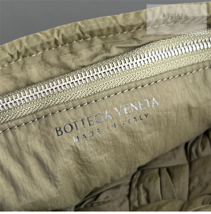 Bottega Veneta 보테가베네타 럼플 메신저백 “ 2 COLOR ” 블랙 Bag 17번 이미지