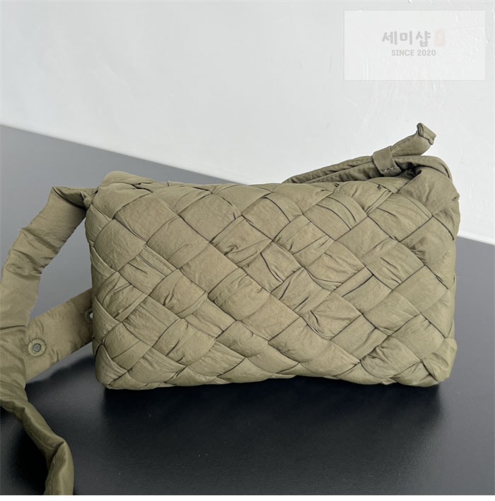 Bottega Veneta 보테가베네타 럼플 메신저백 “ 2 COLOR ” 블랙 Bag 12번 이미지