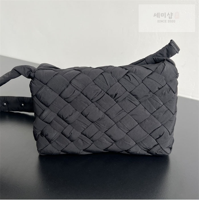 Bottega Veneta 보테가베네타 럼플 메신저백 “ 2 COLOR ” 블랙 Bag 6번 이미지