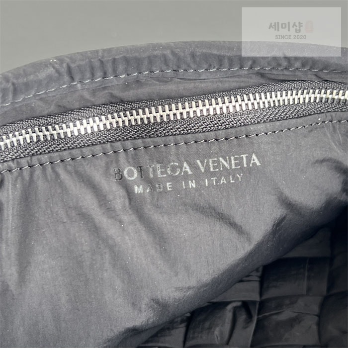 Bottega Veneta 보테가베네타 럼플 메신저백 “ 2 COLOR ” 블랙 Bag 14번 이미지