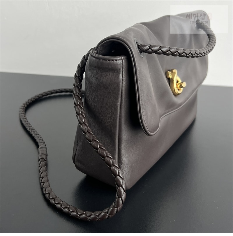 보테가베네타 보테가베네타 매디슨 플랩 놋 숄더 백 폰단트 “ 4 COLOR ” 블루 Bag 17번 이미지
