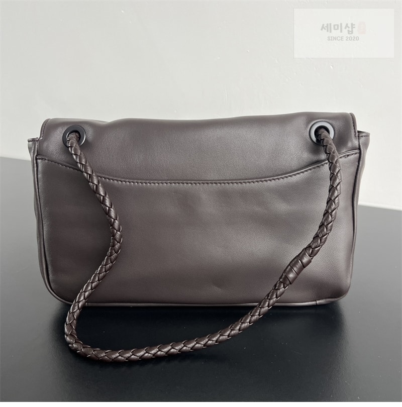 보테가베네타 보테가베네타 매디슨 플랩 놋 숄더 백 폰단트 “ 4 COLOR ” 블루 Bag 11번 이미지