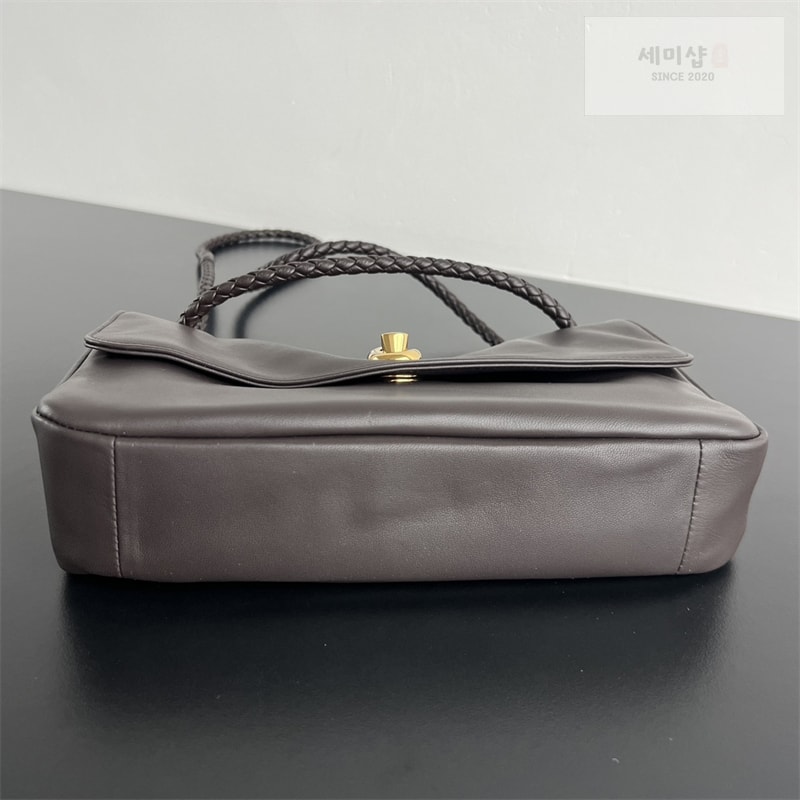 보테가베네타 보테가베네타 매디슨 플랩 놋 숄더 백 폰단트 “ 4 COLOR ” 블루 Bag 18번 이미지