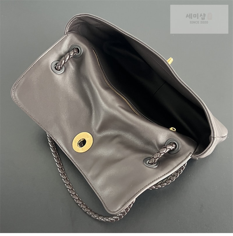 보테가베네타 보테가베네타 매디슨 플랩 놋 숄더 백 폰단트 “ 4 COLOR ” 블루 Bag 12번 이미지