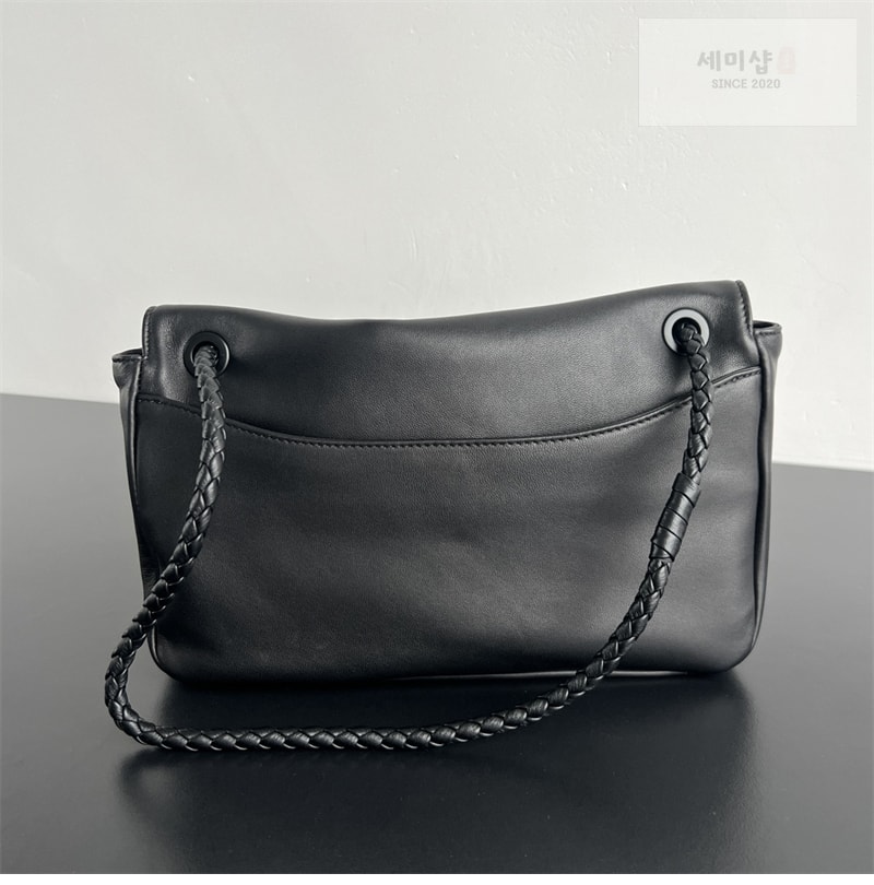 보테가베네타 보테가베네타 매디슨 플랩 놋 숄더 백 폰단트 “ 4 COLOR ” 블루 Bag 26번 이미지