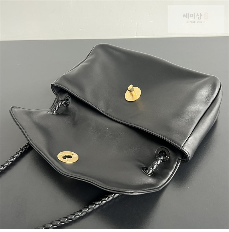 보테가베네타 보테가베네타 매디슨 플랩 놋 숄더 백 폰단트 “ 4 COLOR ” 블루 Bag 13번 이미지